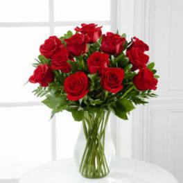 Bouquet of red roses in a clear glass vase