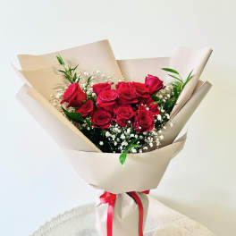 Rosa Hand Bouquet (Vase not included)