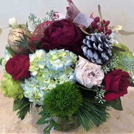 Bouquet of burgundy roses and blue hydrangeas with pinecones