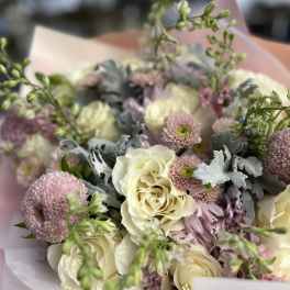 Bouquet of cream roses and pink chrysanthemums with silvery foliage
