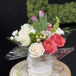 Bouquet of pink and white roses with tulips in a white box