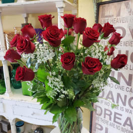 Bouquet of red roses in a clear glass vase