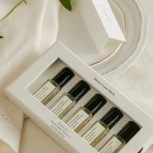 Boxed perfume oil discovery set with five small bottles