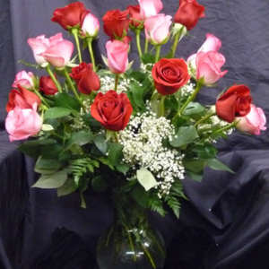 Bouquet of red and pink roses in a glass vase