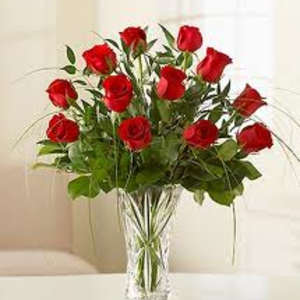 Bouquet of red roses in a clear glass vase
