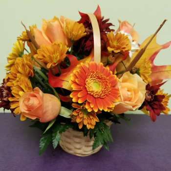 Autumn flower basket with orange roses and yellow daisies