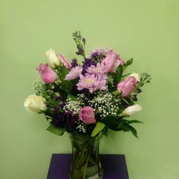 Mixed pink and white flowers in a clear glass vase