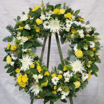 Sunny Sentiments Wreath