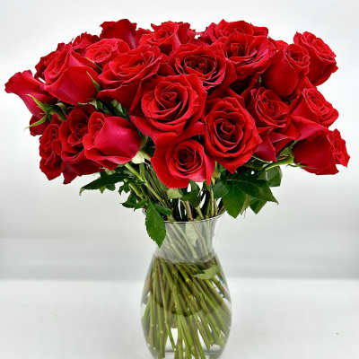 Bouquet of red roses in a clear glass vase