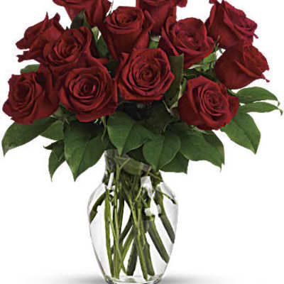 Bouquet of red roses in a clear glass vase