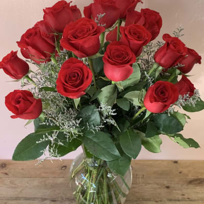 Bouquet of red roses in a clear glass vase