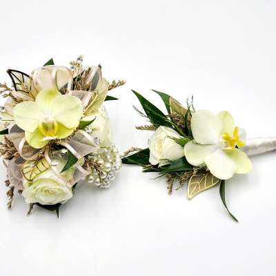 Monarch's Choice Boutonniere And Wristlet Set