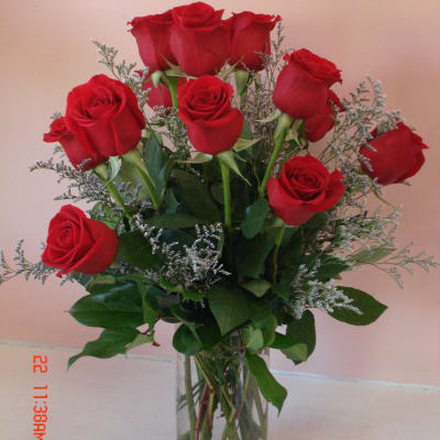 Bouquet of red roses in a clear glass vase