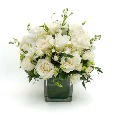 White Elegance Centerpiece