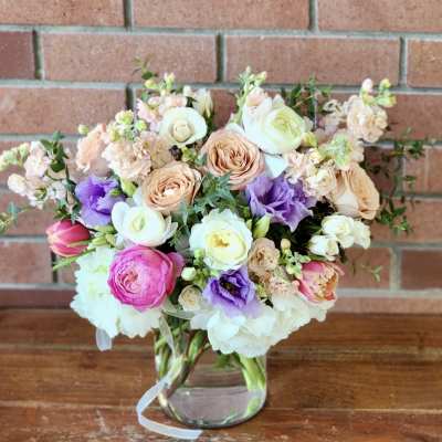 Mixed pastel bouquet in a clear glass vase