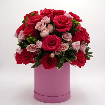 Bouquet of red and pale pink roses in a pink box