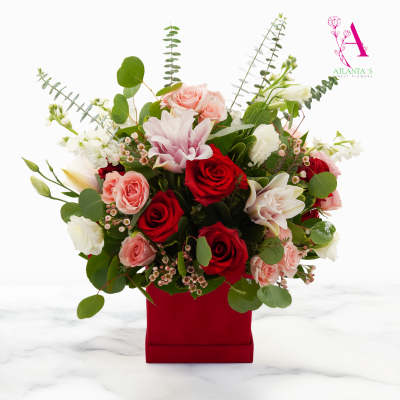 Mixed bouquet of red and pink roses in a red box