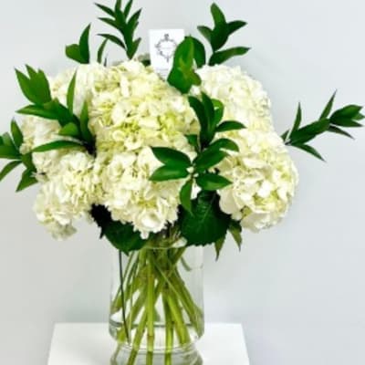 White hydrangea bouquet in a clear glass vase