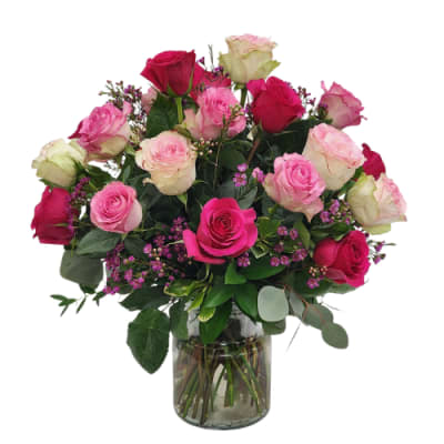 Bouquet of pink and red roses in a glass vase