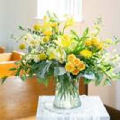 Golden Remembrance – Sympathy Arrangement