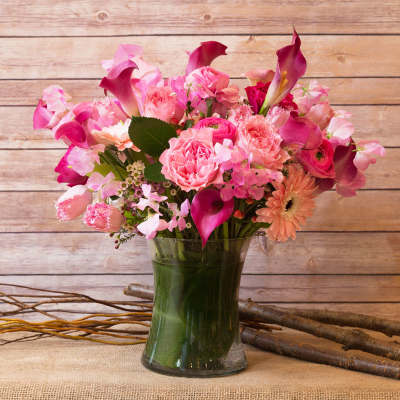 FEMININE ARRANGEMENT