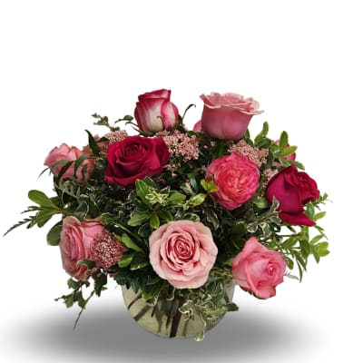 Bouquet of pink and red roses in a glass vase