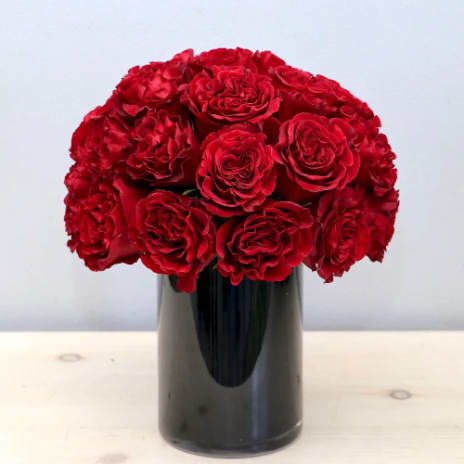 Red rose bouquet in a black vase