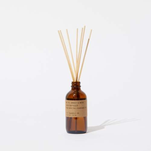 Amber reed diffuser bottle with wooden sticks