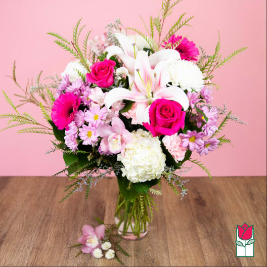 Pink and white mixed bouquet in a clear glass vase