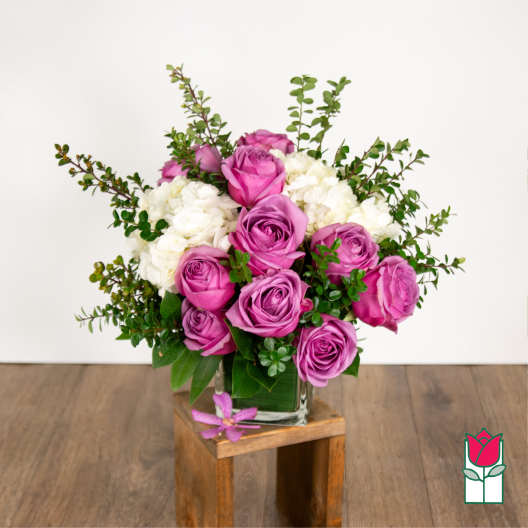 Pink roses and white hydrangeas in a glass vase