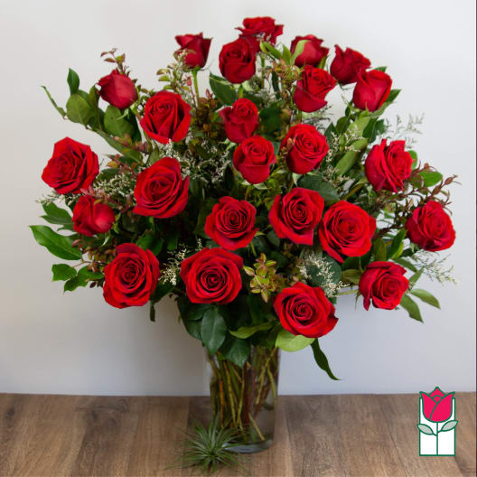 Bouquet of red roses in a clear glass vase