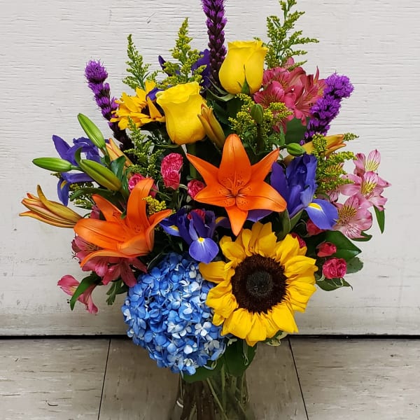 [TT-ARR79]: FESTIVE GARDEN ARRANGEMENT