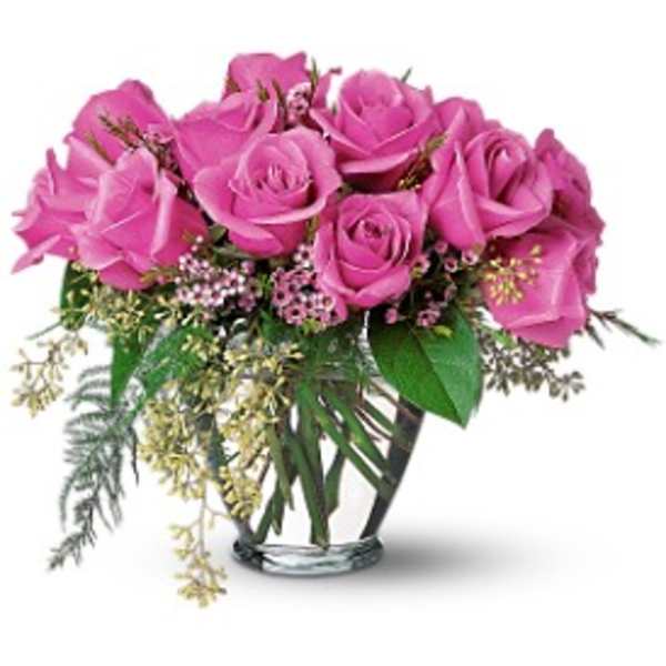 Pink rose bouquet in a clear glass vase