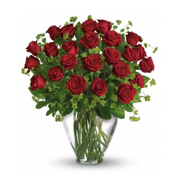 Bouquet of red roses in a clear glass vase