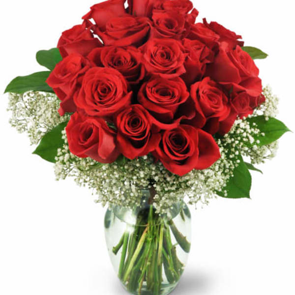 Bouquet of red roses in a clear glass vase