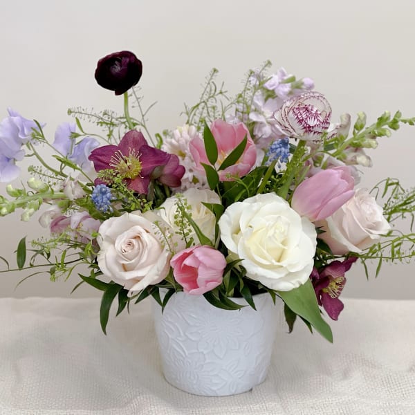 Mixed pastel bouquet in a white embossed vase