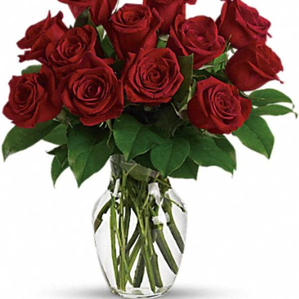 Bouquet of red roses in a clear glass vase