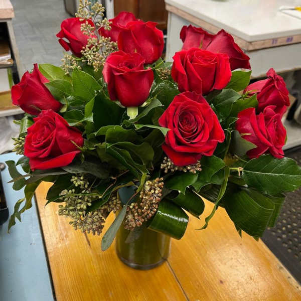 Bouquet of red roses in a glass vase