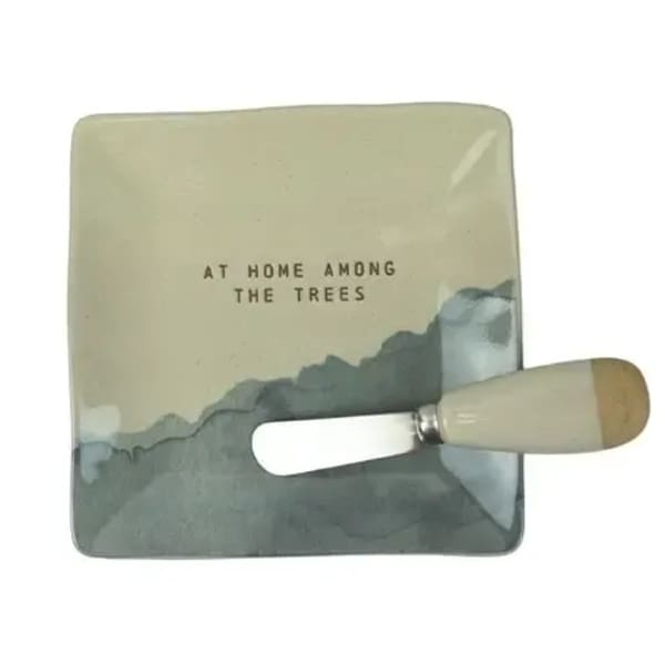 Decorative ceramic plate with a spreader knife