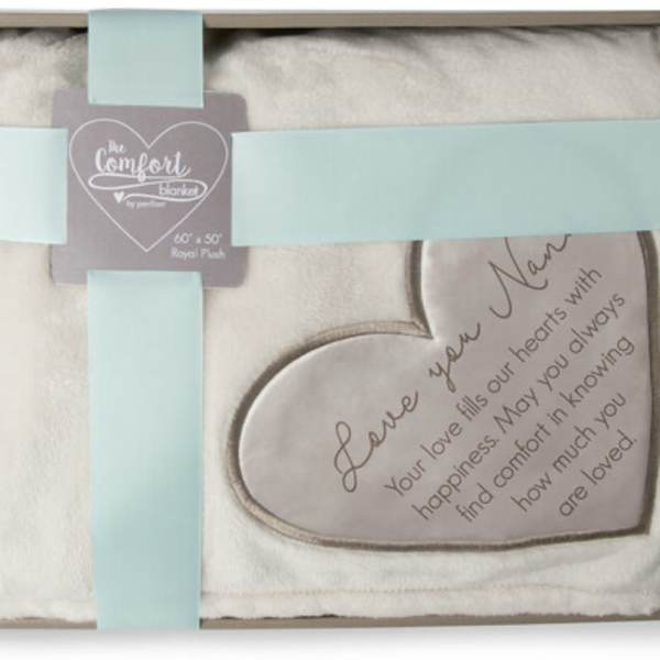 Cream blanket in a gift box with a heart-shaped message patch