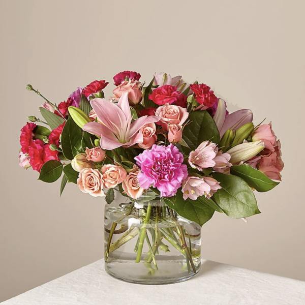 Pink and peach mixed bouquet in a clear glass vase