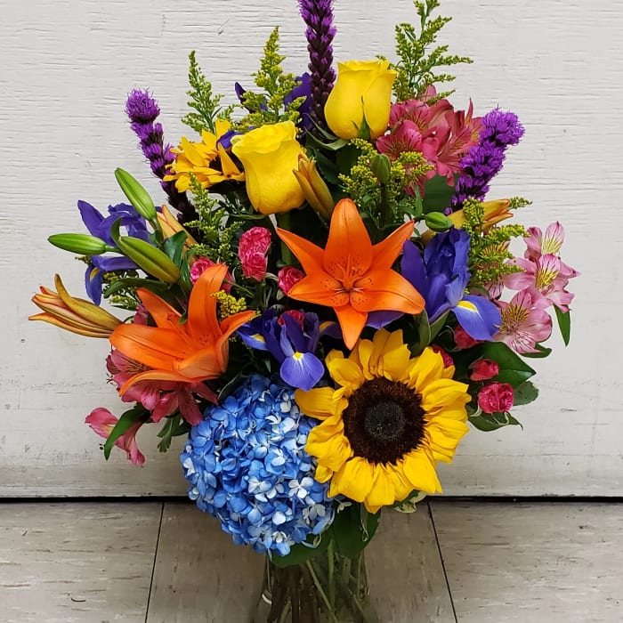 [TT-ARR79]: FESTIVE GARDEN ARRANGEMENT