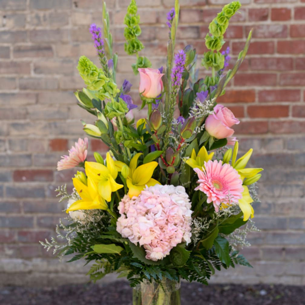 Clovis Florist Flower Delivery by Clovis Floral & Cafe