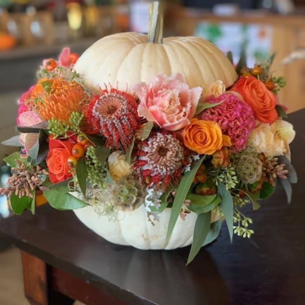 Tustin Florist Flower Delivery by Saddleback Flower Shop