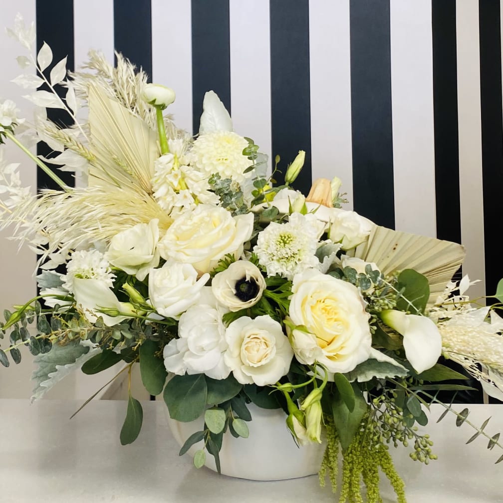 Santa Clarita Florist Flower Delivery by Celebrate Flowers and Invitations