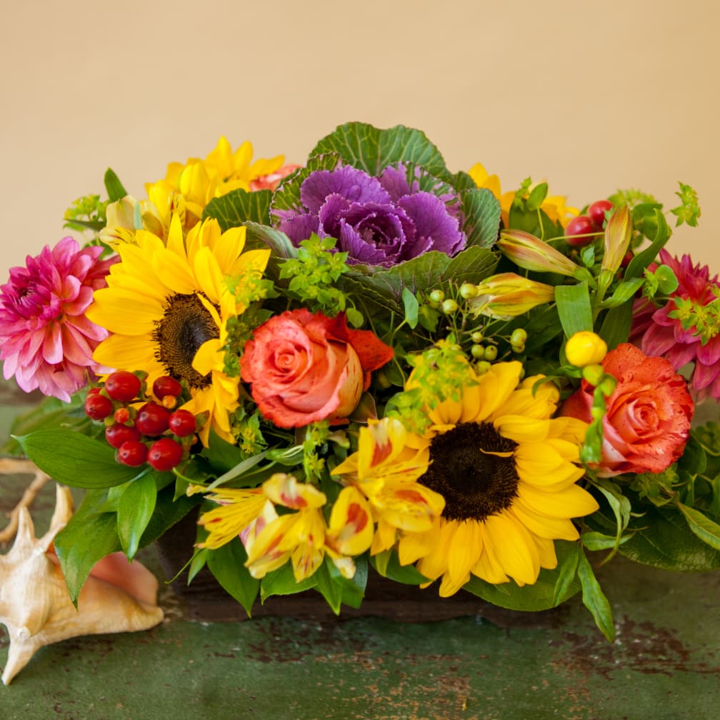 Laguna Niguel Florist Flower Delivery by McCool Flowers (Goldoon Corp.)