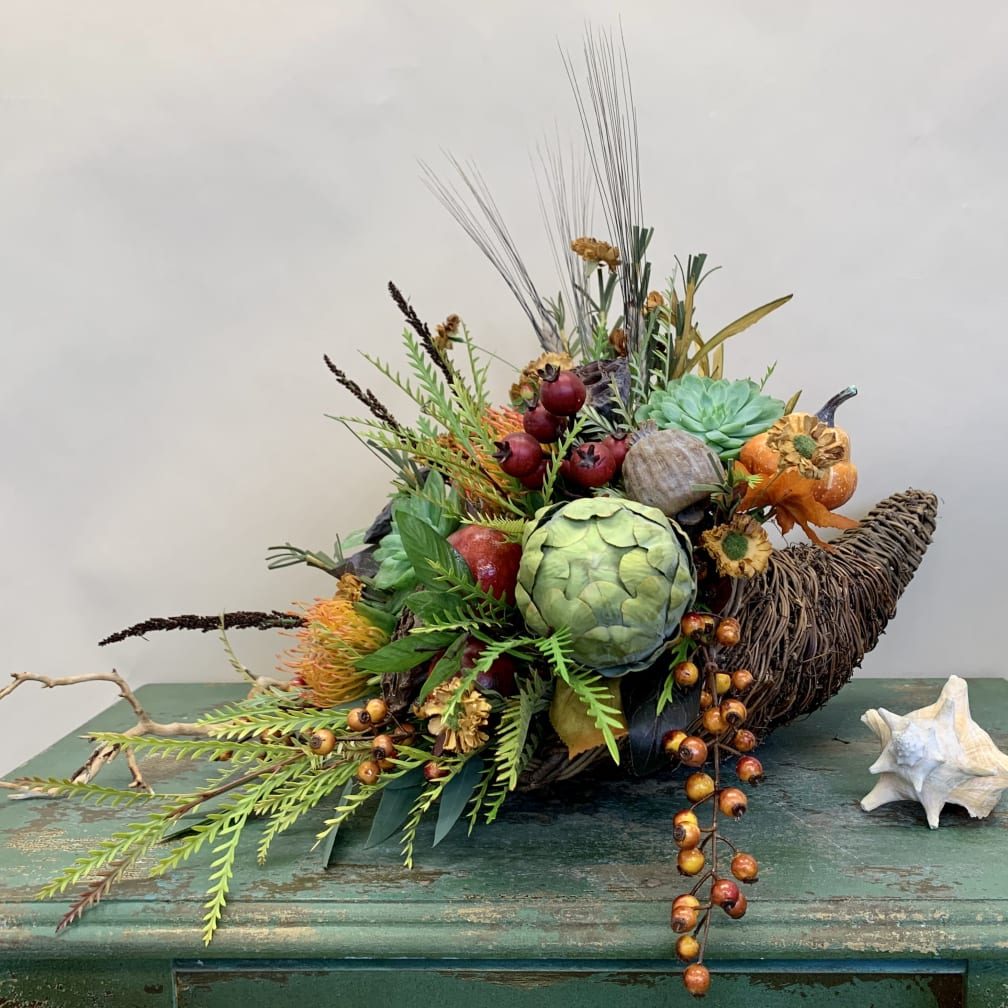 Laguna Niguel Florist Flower Delivery by McCool Flowers (Goldoon Corp.)