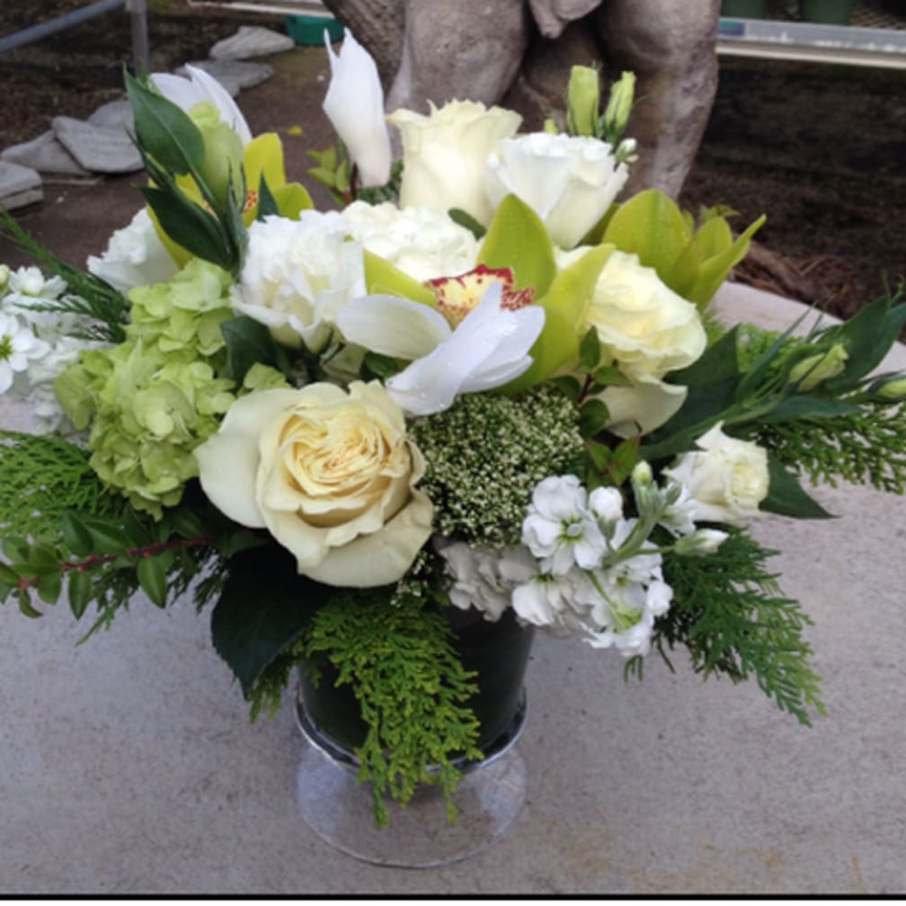 Classic White In Wakefield Ma Gregory S Flower Shop And Garden Center