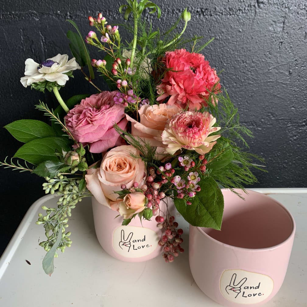 Bowling Green Florist Flower Delivery by Jules With The Flowers