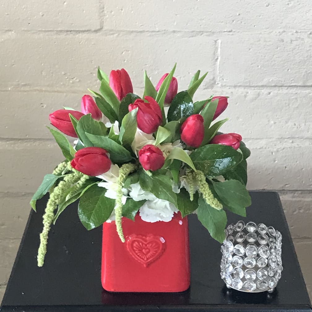 Tustin Florist Flower Delivery by Saddleback Flower Shop